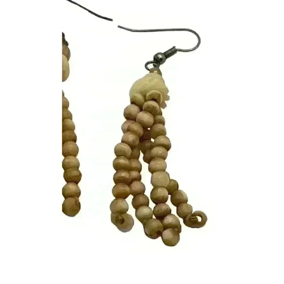 Shell chip dangle earrings - Picture 3 of 3